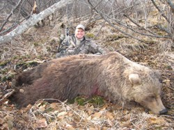 Bowhunting Grizzly bear - Randy Ulmer.JPG