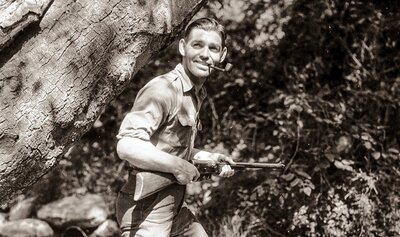 CLARK GABLE HUNTING.jpg