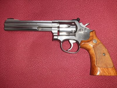 malokalibarski-revolver-smith-wesson-617-slika-138501831.jpg