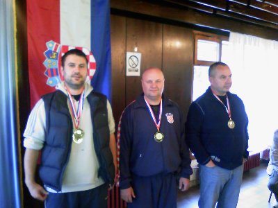 Seniori  ( Hrvatski grb na hrvatska prsa ) :A28: