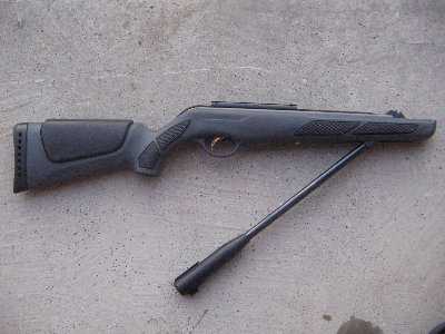 Opruga puške je jaka tak da ju klinac nemre prelomit