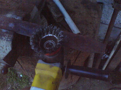 kod kuce je taman nastao neki razlaz, sto znaci miran i nesmetan rad bez glupih pitanja pa sam iskoristio trenutak i zapoceo...