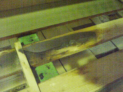 kod susjeda stolara smo na tracnu brusilicu jos malo poravnali grubi materijal... skoro smo zapalili radionu jer je prilicno iskrilo =)