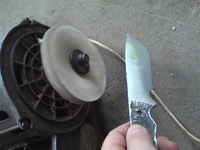 nakon sto je drska primjerena i izbusena, na redu je poliranje... samo me pasta za poliranje malo zajebavala, prvi put radim to na takav nacin pa eto rezultata, znam da je moglo i bolje al vec sam se bio i uljenio... bilo je dosta drugog posla tih dana pa sam jedva docekao da svi moji odjebu od kuce da mogu raditi na miru...