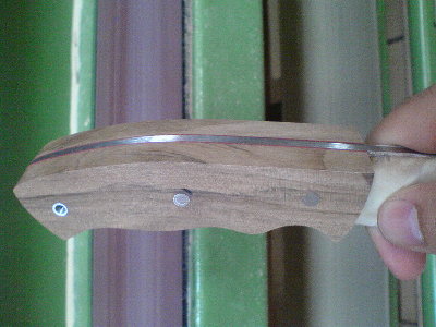 sarafi su odrezani (jer su navoji bili zaljepljeni s ljepilom - namjerno) i poceo sam brusiti na tracnoj brusilici... nazalost nemam slike prije toga jer sam donju stranu drske obradio rucno dan prije posto nju nemogu raditi na tracnoj brusilici...