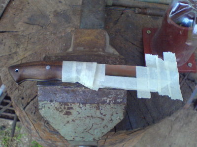 maskiranje ostrice "PIK" trakom, i priprema za spricanje spreja jer nemam kod kuce laka za nokte...