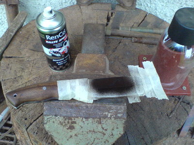 dva sloja crnog mat spreja...