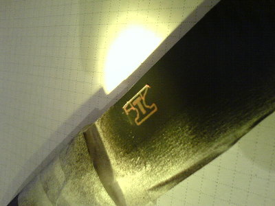 sablonu sam nacrtao crvenim markerom, i zaparao tehnickom olovkom dornju vodoravnu crtu...