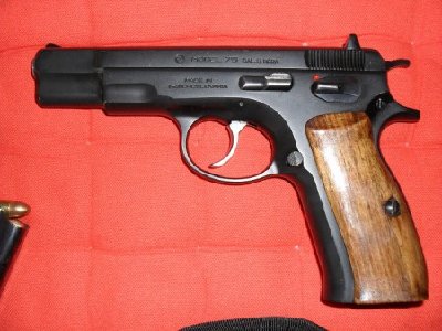 pistolj-cz75-slika-5495484.jpg